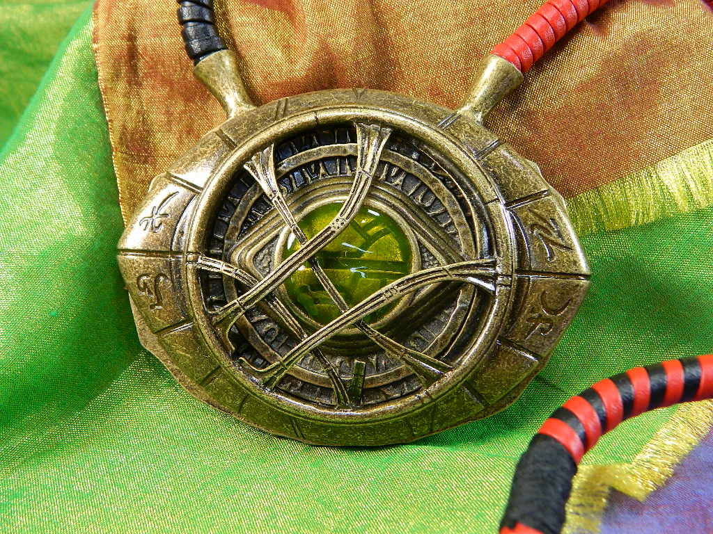 doctor strange marvel legends series eye of agamotto electronic talisman prop replica