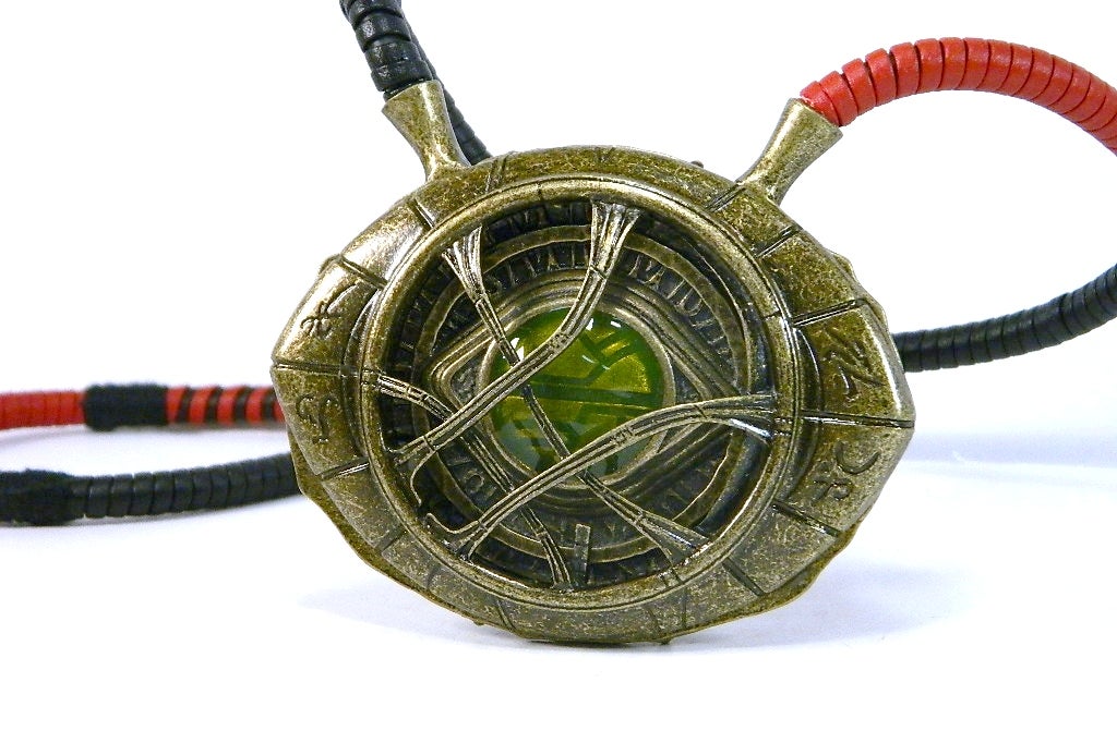 doctor strange marvel legends series eye of agamotto electronic talisman prop replica