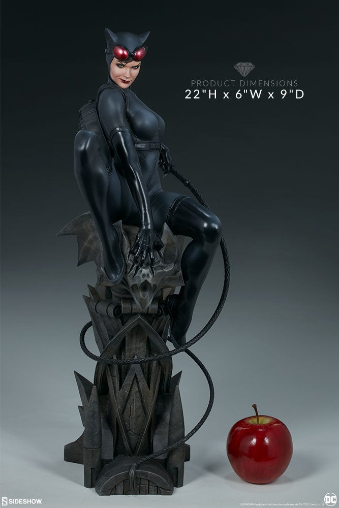 dc-comics-catwoman-premium-format-figure-sideshow-300678-04