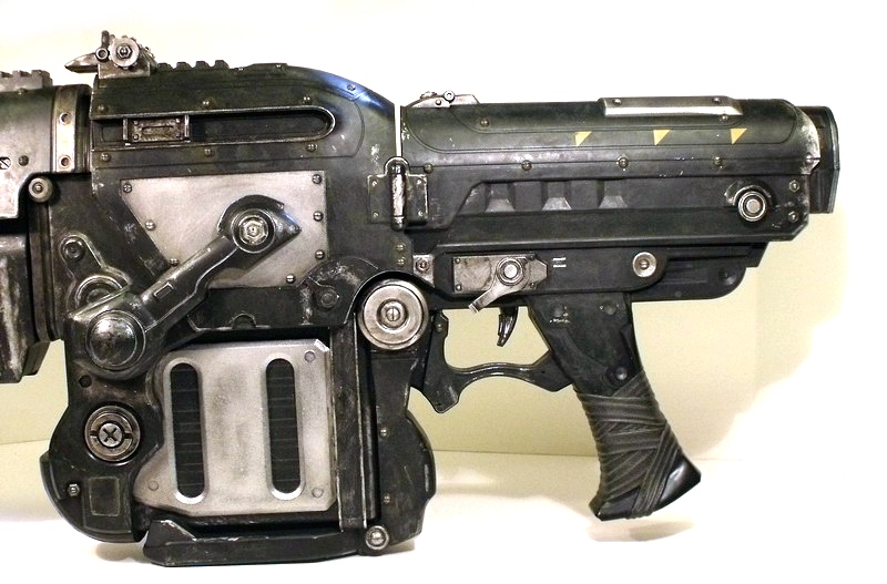 NEW! Gears Of War 3 Bloody Retro Lancer Replica Gun 1:1 Prop Life Size GOW  Epic