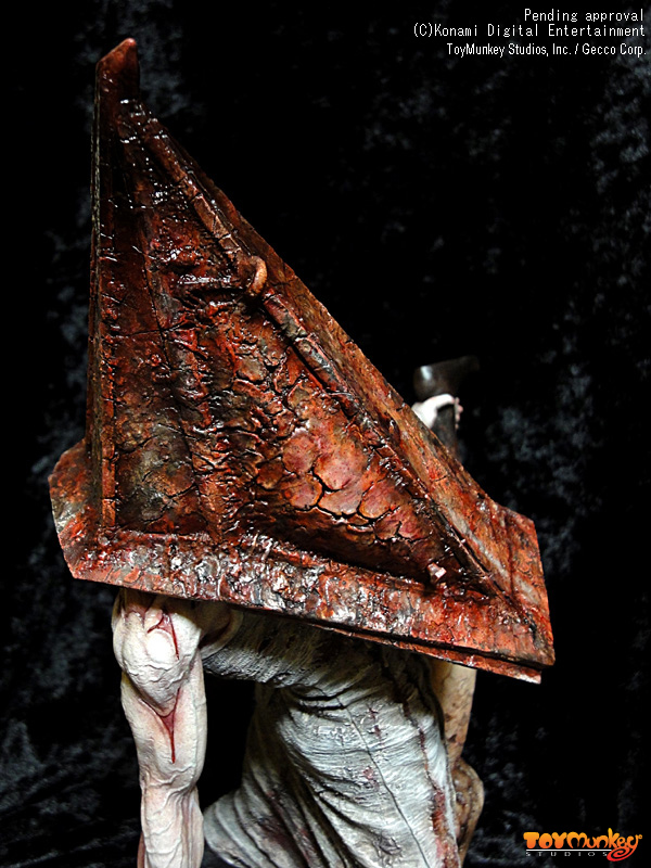 PlayStation Home (Archive): Red Pyramid Head Mask (from www.yourpshome.net)