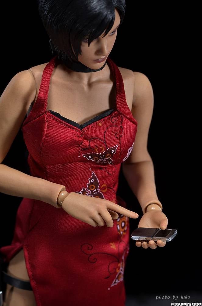 Hot Toys RE4 Ada Wong