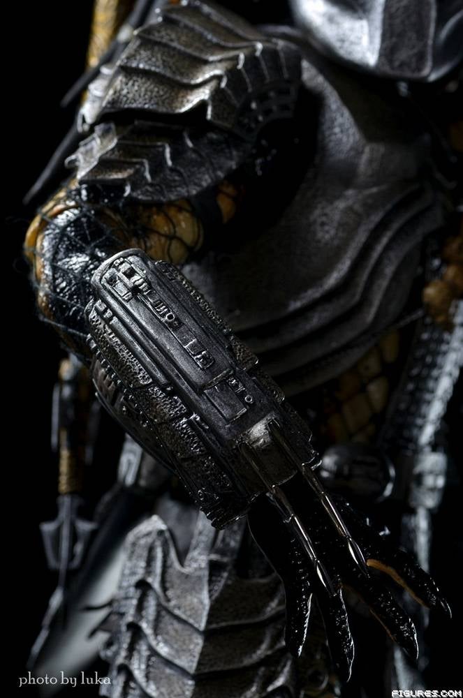 Hot Toys AvP Scar Predator (2013)