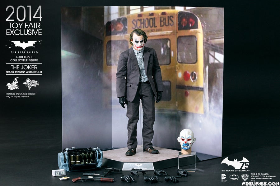 Hot_Toys_-_The_Dark_Knight_-_The_Joker_Bank_Robber_Version_2_0_collectible_figure_PR15