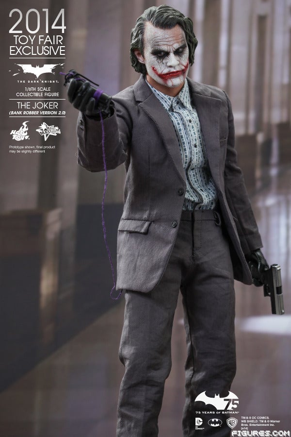 Hot_Toys_-_The_Dark_Knight_-_The_Joker_Bank_Robber_Version_2_0_collectible_figure_PR3