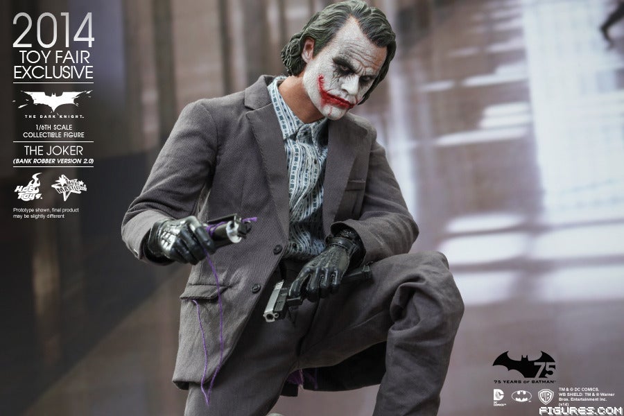 Hot_Toys_-_The_Dark_Knight_-_The_Joker_Bank_Robber_Version_2_0_collectible_figure_PR4