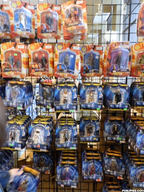 Plenty_of_action_figures