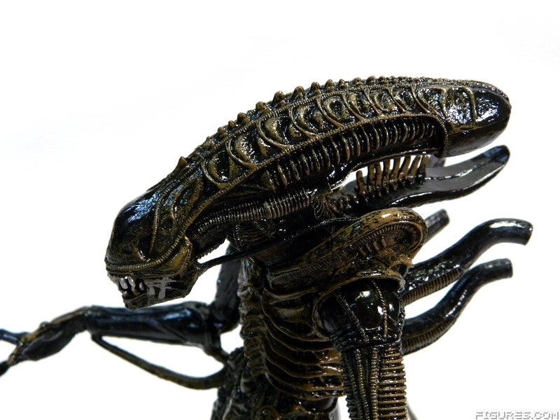 1alienCLOSE4