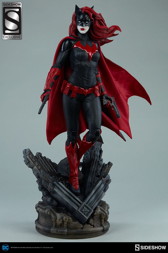 dc-comics-batwoman-premium-format-figure-sideshow-3004711-05