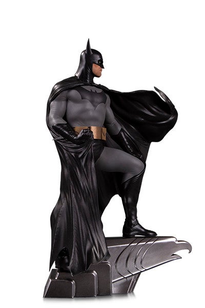 DCDS_AlexRossBatman_Solicitprimary_5df41e475f3548.78061885