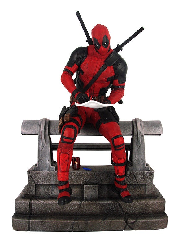 DeadpoolMoviePremierStatue