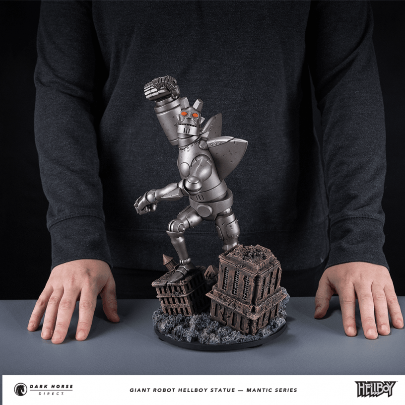 cig-cozy-gallery-8846ua-HBY_STATUE_GIANT_HELLBOY_PHOTO_DSP_SCALE-xl