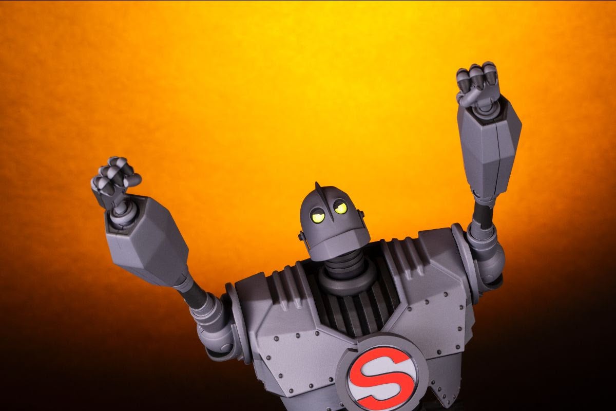 ultimate iron giant figure