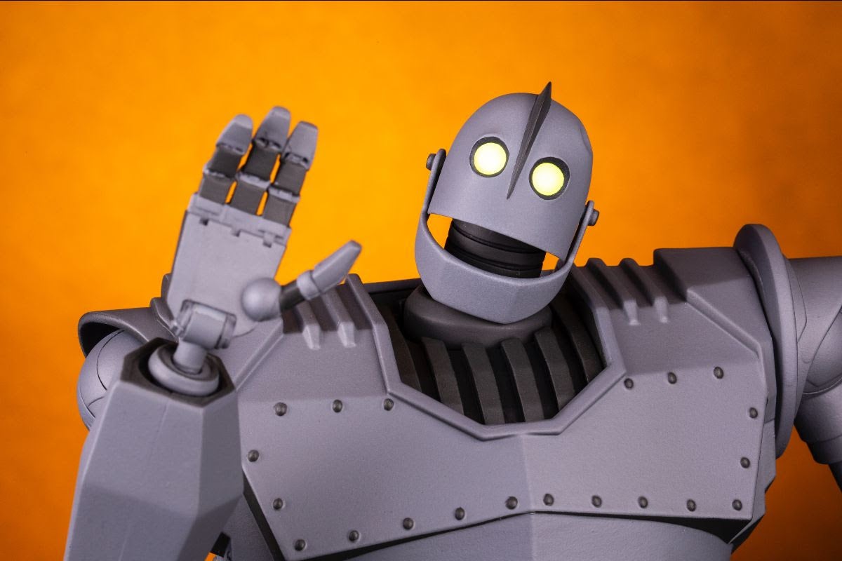 ultimate iron giant figure