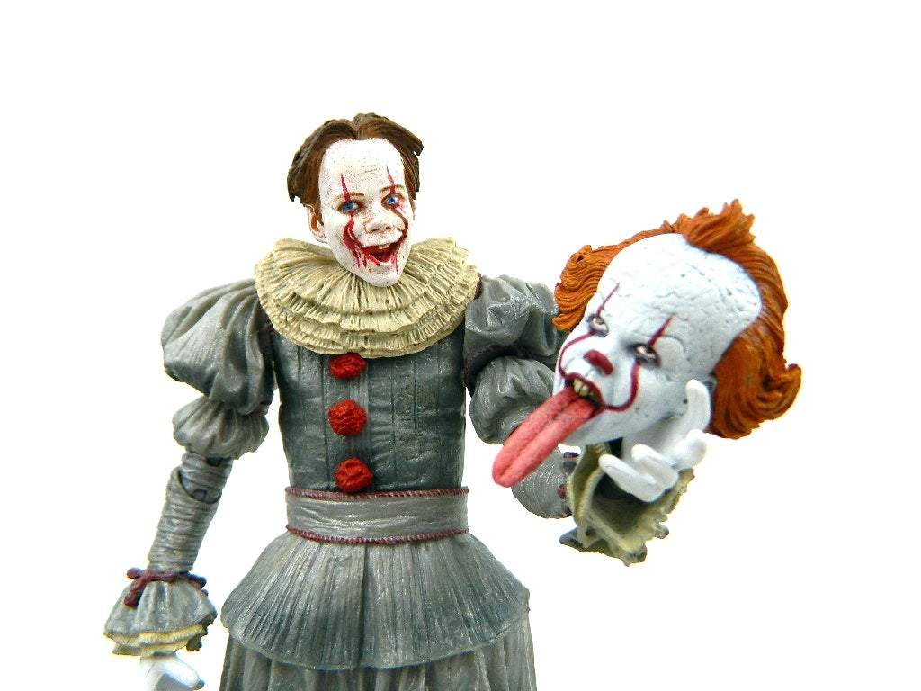 REVIEW: NECA IT Chapter Ultimate Pennywise | Figures.com