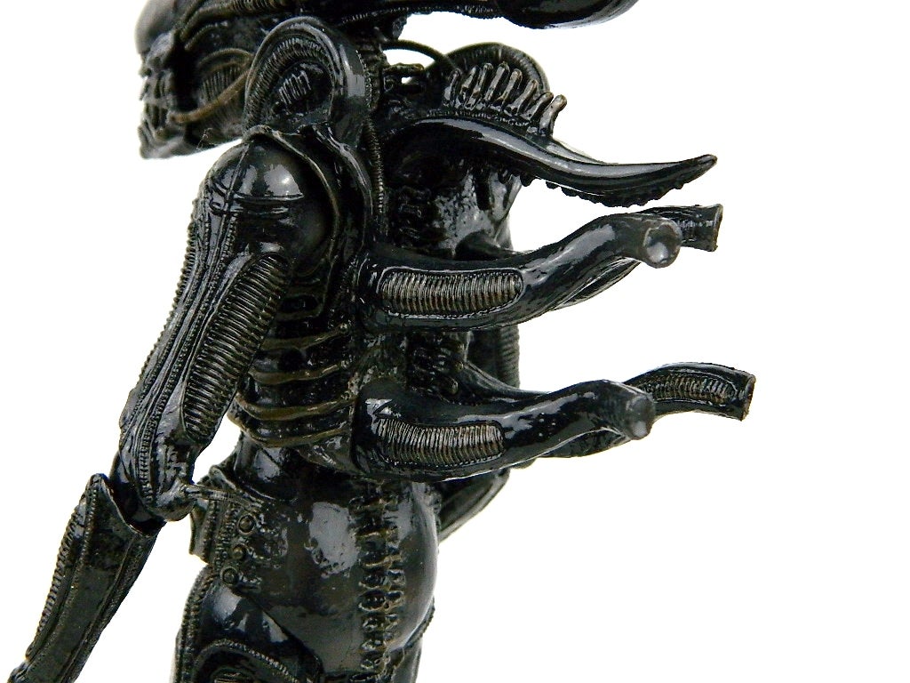 REVIEW: NECA Ultimate Alien 